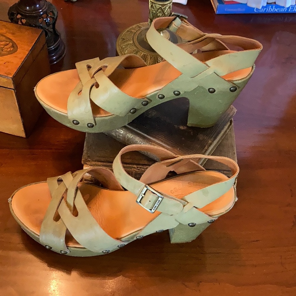 Korks Leather Platform Sandals